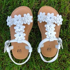 Baby Gap White Floral Sandals - Toddler Size 7